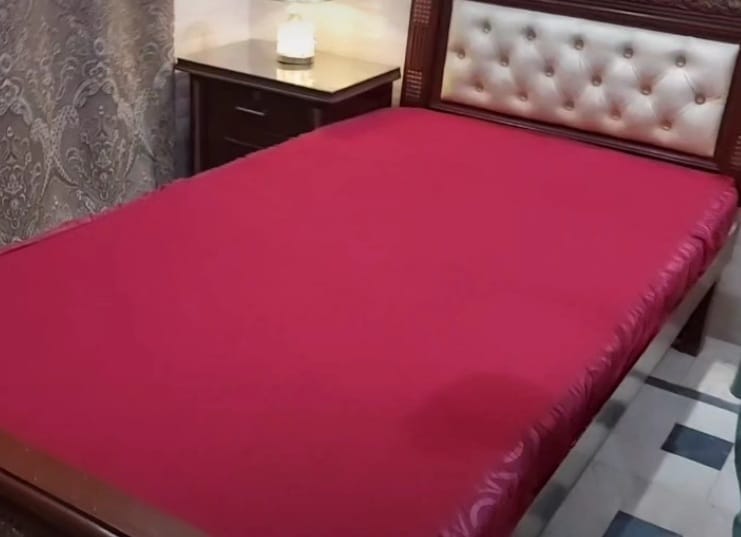 Single Waterproof Mattress Protector Cover – Fitted Sheet Style